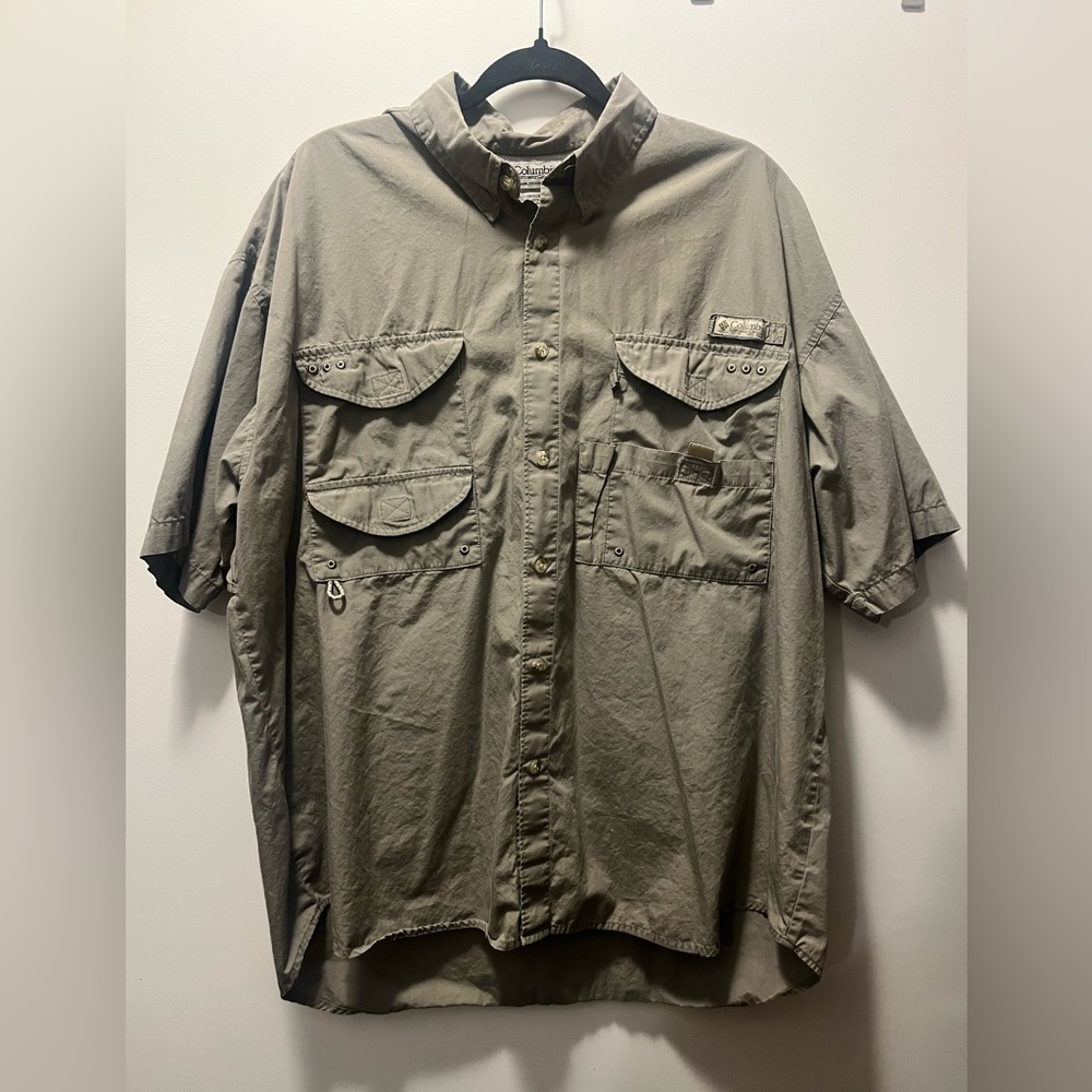 Columbia PFG Shirt- Large with extra pockets. Super light weight.